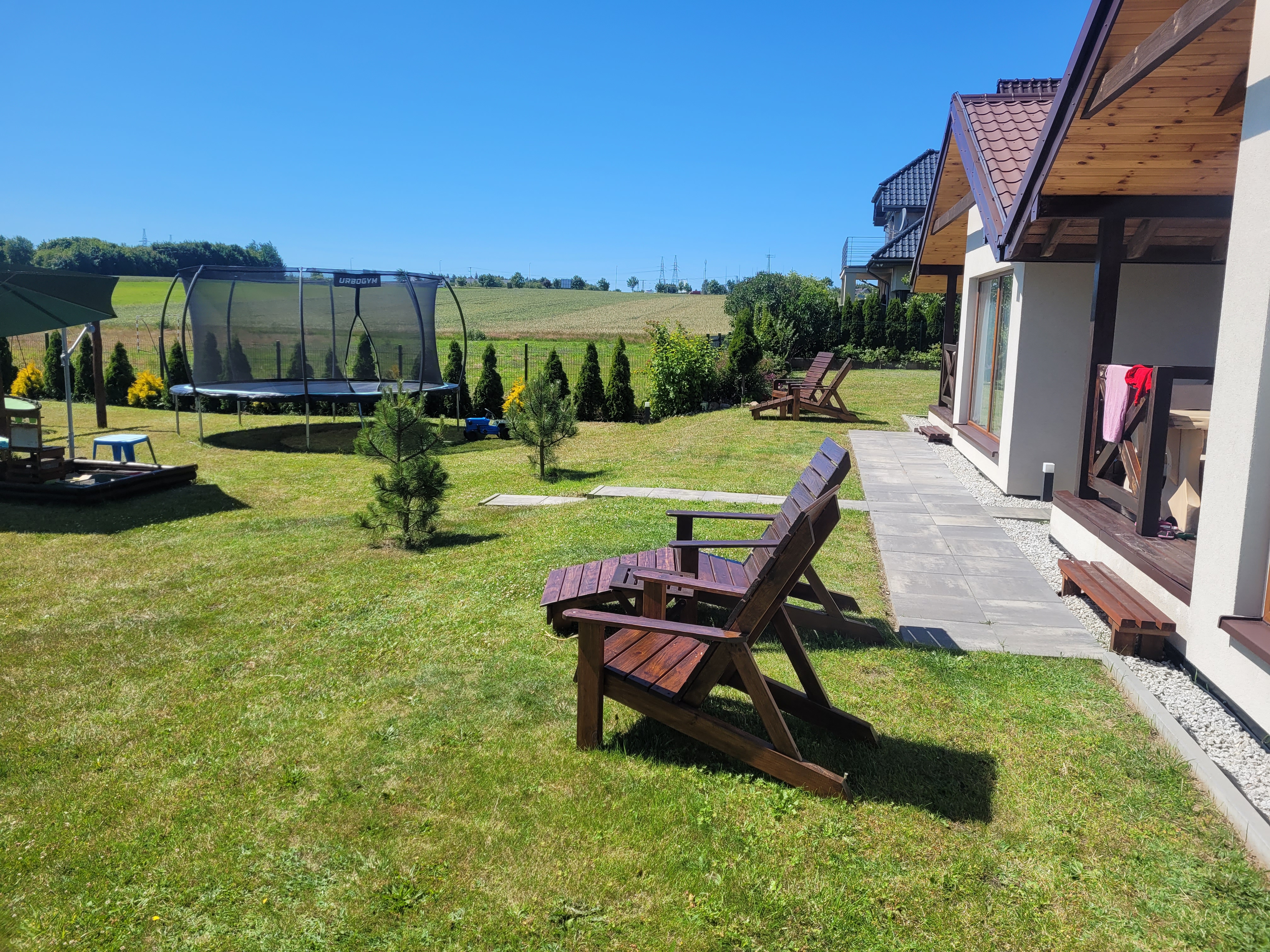 Plac zabaw — widok ogólny na teren rekreacyjny