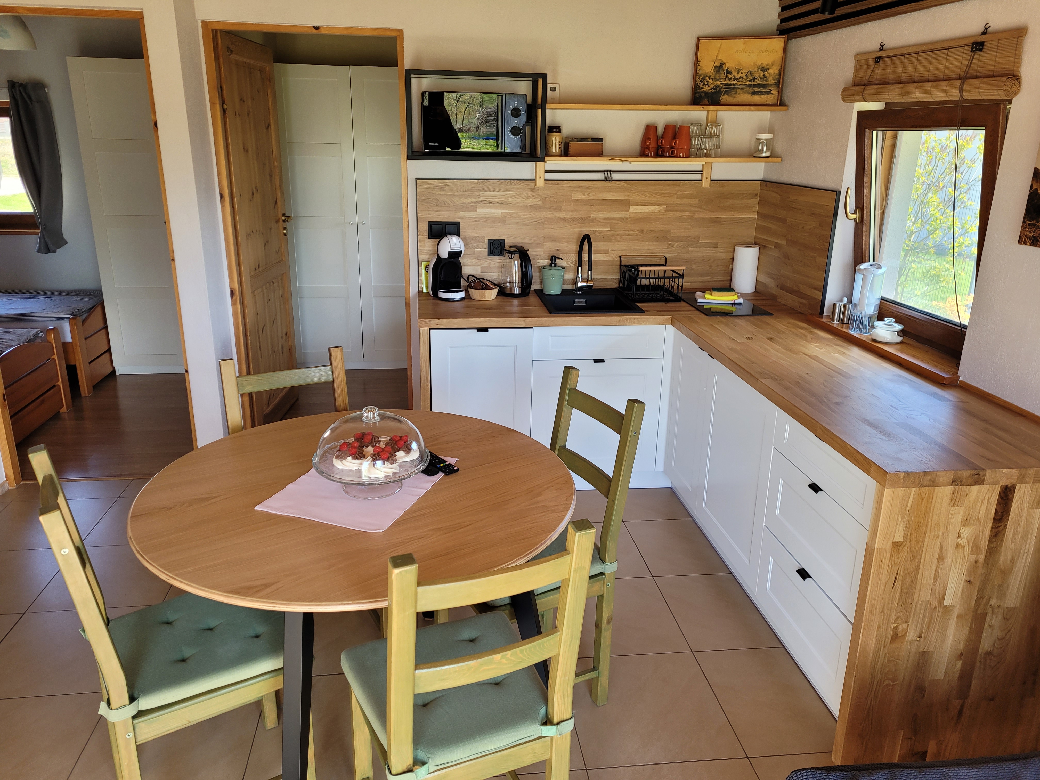 Domek Staś — sypialnia z łóżkiem dwuosobowym